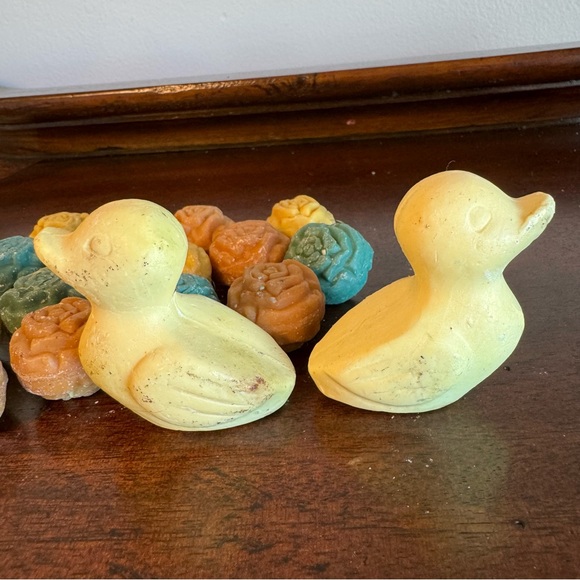 VINTAGE DUCK AND FLOWER SHAPES SOAP  - LOT OF 17 - Picture 4 of 6
